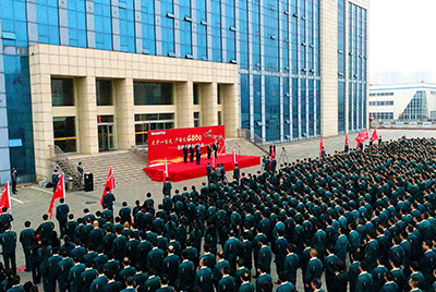 安博电竞股份公司“大干一百天 产销过4000”劳动竞赛在公司总部大楼前盛大召开